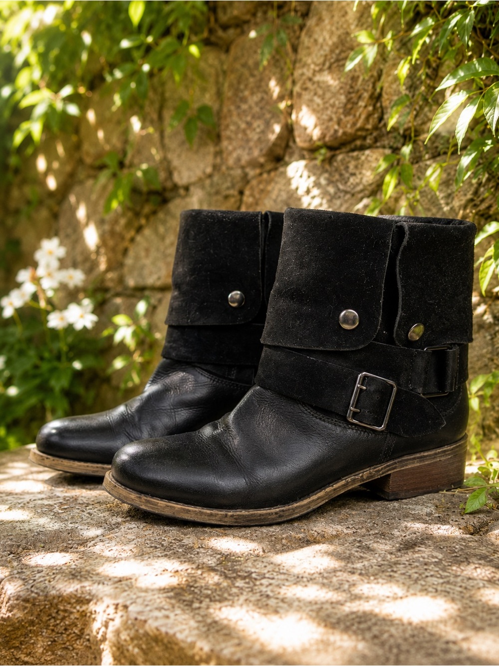 CLARKS Casual Everyday Basics Black Leather and Suede Fold Over Moto Boots, 8.5M